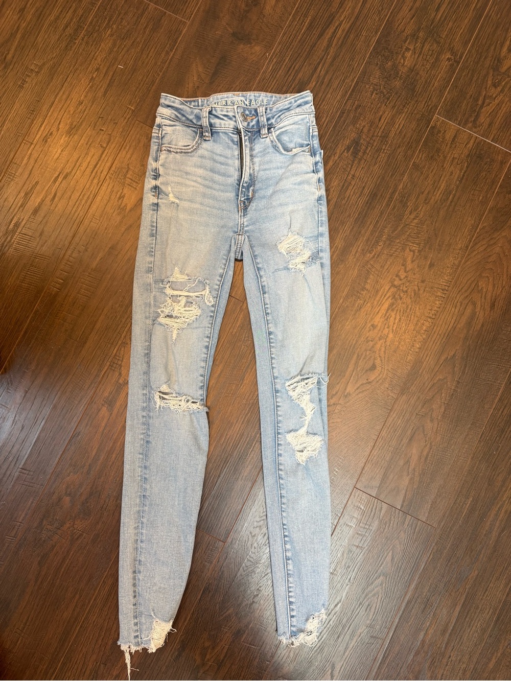 Light Wash Distressed Women’s Skinny Jeans